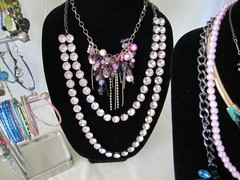 8# Vintage-Now 217pc Costume Jewelry Necklace Earrings Pins Bracelets Lot (Bb17