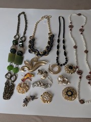 Vintage To Now Mixed Jewelry Lot 17 Pieces Most Signed Resell Wear