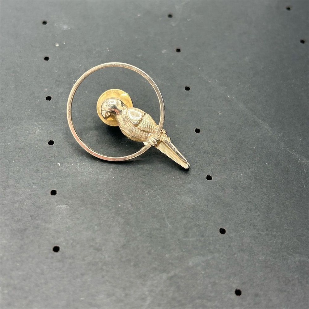 Avon Vintage Gold Tone Parrot Bird Brooch Pin with Secure Clasp