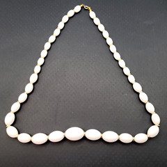 White w Gold Tone Graduated Acrylic Egg Shape Bead Professional Necklace 24 Inch