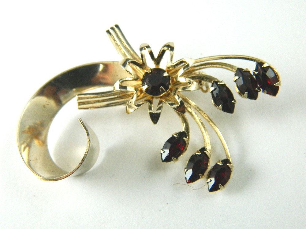 Brooch-pendant vintage 7 red stones