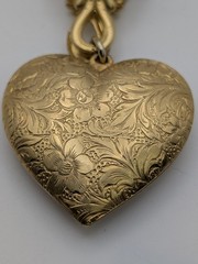 Vintage Floral Heart Locket Pendant 16″ Mariner Coffee Bean Link Chain