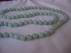 VINTAGE 1970s TAIWAN HANDMADE 10 MM AVENTURINE JADE 32″ ENDLESS BEAD NECKLACE