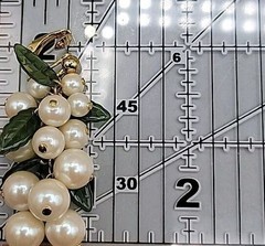 Vtg Avon Pearlesque Grape Cluster Dangling Post Earrings 1997 Faux Jade Accent