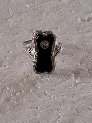 1920s Art Deco Solid 14K White Gold Filigree, Onyx Inlay & Diamond Ring 7.25