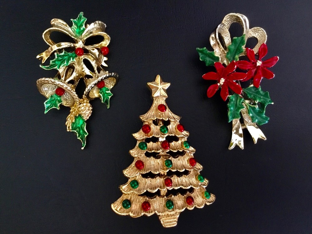 Christmas Pin Lot Signed GERRYS Gold Tone Tree Bells Poinsettia & Bow Vintage