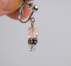 Vtg Silver Tone Twist Back Leverback Earrings with Peach Color Lucite Beads 1″