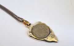Vintage Arrowhead 1935 Buffalo Nickel Pendant Necklace Goldtone Silvertone