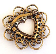 VIntage Green Plastic Stone Heart Gold Tone Filigree Pin 1-9/16″