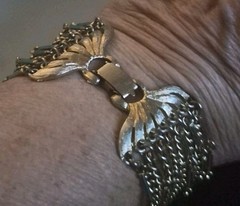 Vintage Coro 1940s-1950s Pegasus Gold Tone Multi Strand Liquid Chain Bracelet