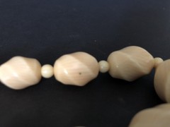 Vintage Graduated Bead Necklace 26″ L , Creamy Beige Light Beige Tan Beaded