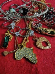 44-Piece Estate Jewelry Collection – Mixed Fashion Jewelry – Rings, Necklaces