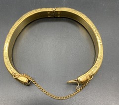 VINTAGE BRACELET GOLDTONE ETCHED FLORAL DESIGN WEAR TO ANY OCASSION 6 3/4” to 7”