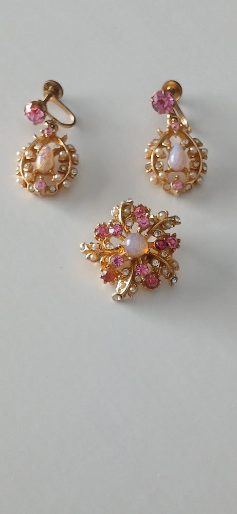 WOW Vintage Faux Pearl Pink Fire Opal Rhineston Brooch Pin & Screwback Earrings