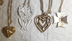 4x Vintage LONG NECKLACE LOT 18″- 29″ CHAINS PUFFY HEART, FILIGREE, LION, COINS
