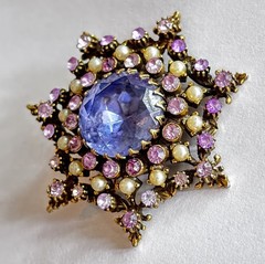Lilac Purple Austrian Crystal Star Dome Brooch Gold Tone Filigree Glass Pearls