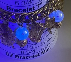 Vintage Style Gold tone Charm Bracelet Unmarked Size 7” Filigree Charms