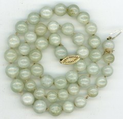 Vintage Natural Burma Jade 10mm Bead 18″ Necklace 14K Yellow Gold Clasp
