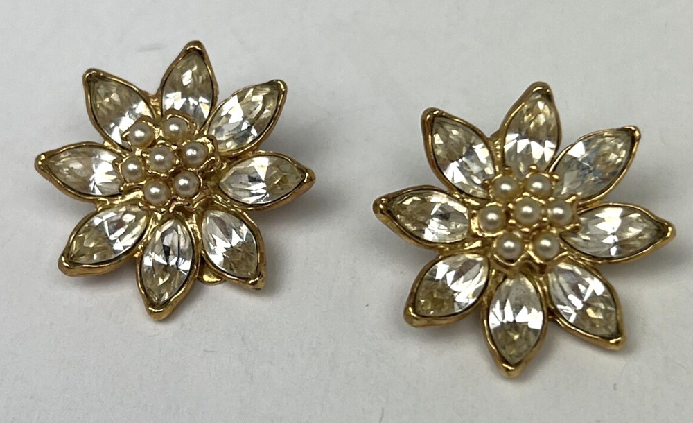Vintage Gold Plated Crystal Clear Rhinestones Flower Design w/faux pearl center