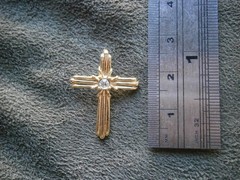 Ribbed Cross with Clear Crystal Goldtone Vintage Pendant 2.0g