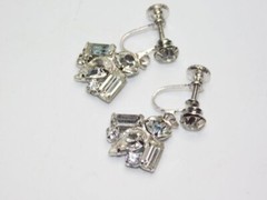 B24-VINTAGE SCREWBACK EARRINGS~LOVELY SILVER TONE/PRONG SET STONES~1/2″ DROP