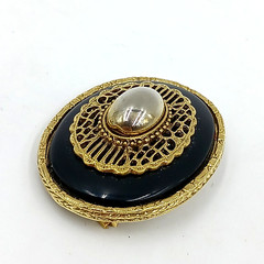 Oval Gold Tone & Black Faux Stone Textured Metal Brooch Pin Unique Vintage Nice