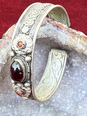 Antique Almandine Garnet 3.5cts Oval Cabochon Biedermeier Bracelet Silver&Corals