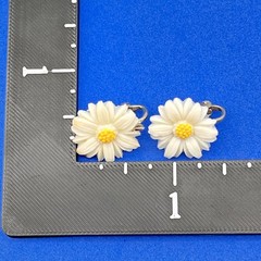 Vintage Daisy Jewelry Set Upcycle Brooch Clip On Earrings