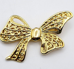 AAI Filigree Bow Jewelry Gold Tone Ribbon Pin Vintage 1990s Brooch Signed