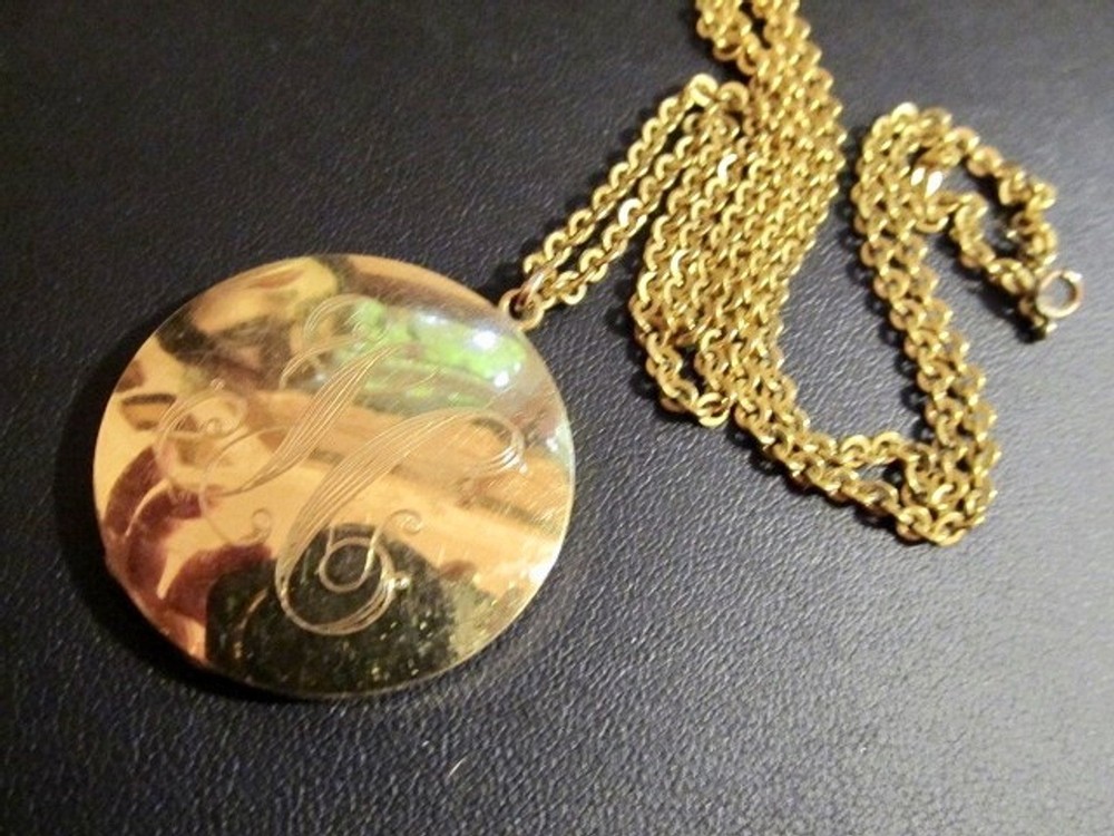 VtG 1940s LeStage 12kt G.F. Locket Pendant Scrollwork Calligraphy on 24″GF Chain