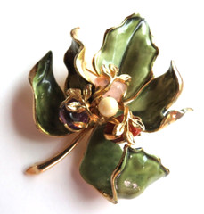 MINT Book Piece – Francois by Coro Enamel Leaf Pin Pearl & Chalcedony Stones