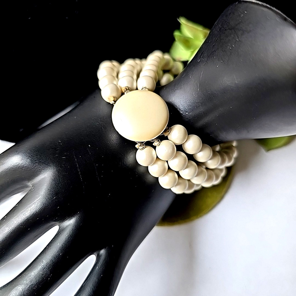Vintage 70s Faux pearls 3 Strands Bracelet 7″ Wrist