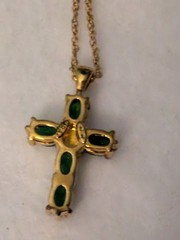 Avon 2003 Green Stones Cross Pendant Gold Tone 18 ” Necklace. Vintage