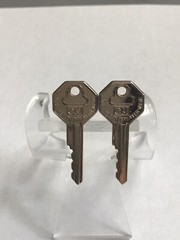 VINTAGE HICKOK CUFFLINKS GM GENERAL MOTORS GOLDTONE CAR KEY SHAPED USA