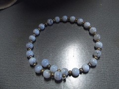 Vtg Costume Jewlery Memory Wire White Glass/Acryllic Gold Beads 2.25″in