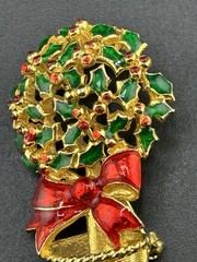 Vintage Vero Holly Berry Enameled Christmas Brooch