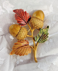 Vintage 2 TONA Fall Autumn Leaves Acorns Brooches – Colorful