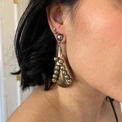 Vintage 1980s gold teardrop dangle pierced earrings gold tone statement ornate