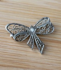Antique 1920s BELAIS BROTHERS 18K White Gold Sapphire Filigree Bow Brooch