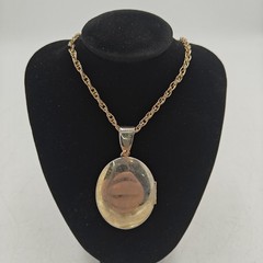 Vintage Gold Tone Double Heart Oval Hook On Locket Pendant ~20” Chain