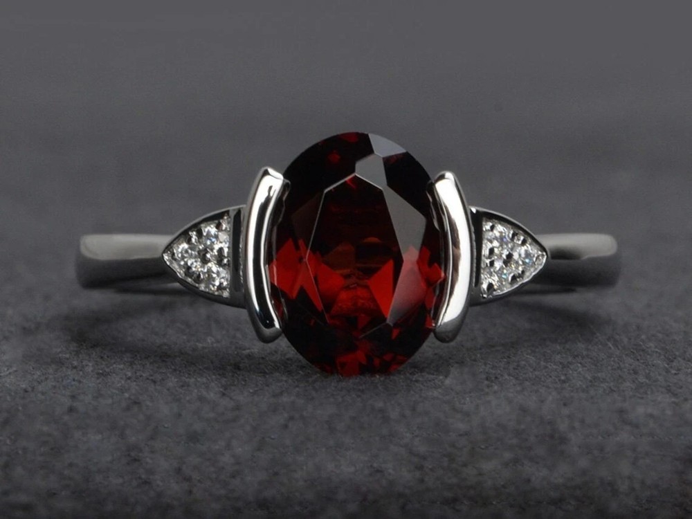 925 Sterling Silver Red Garnet Oval Cut Gemstone Art Deco Women Ring Duty Free