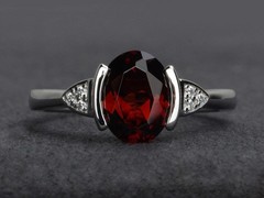 925 Sterling Silver Red Garnet Oval Cut Gemstone Art Deco Women Ring Duty Free
