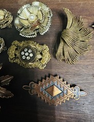Vtg Mixed Metals Stones 7 Brooches & Pins Lot – Set Of Earrings 9 Piece Lot