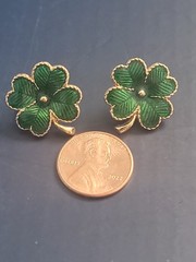 Earrings 4 Leaf Clover Avon Emerald Green & Gold Toned Stud