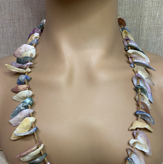 Vintage 1970s-1990s Dyed Shell & Wood Bead Necklace 28″ Screw Barrel Clasp Boho