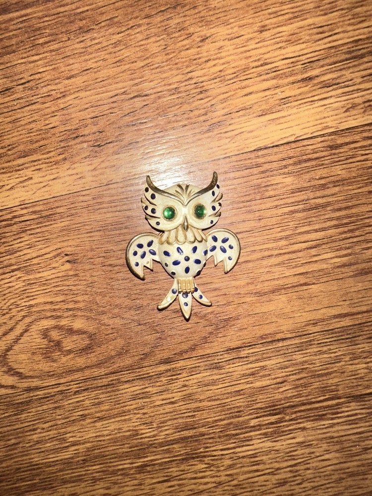 VTG Crown Trifari Sig White Blue Enamel Owl Brooch Green Cabochon Eyes Gold Tone