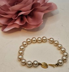 Vintage Marvella Faux Pearl Bracelet Signed 1 Strand Knotted 7″ Grandma Chic