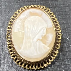 vintage cameo brooch 1.5 In