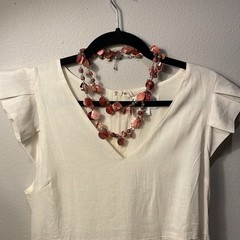 Necklace 90s vintage costume jewelry coral shell necklace.