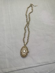 VTG Monet Filigree Rhinestone Oval Scent Locket Gold Tone Beaded Necklace 16-18″